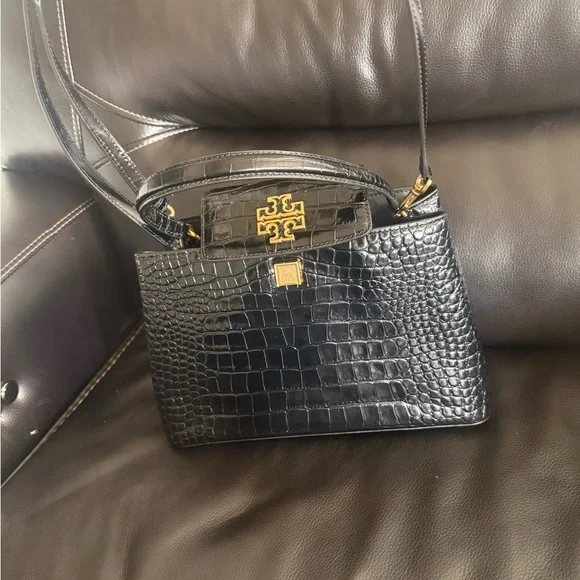 Elegant Black Crocodile-Embossed Handbag - Picture 10 of 15